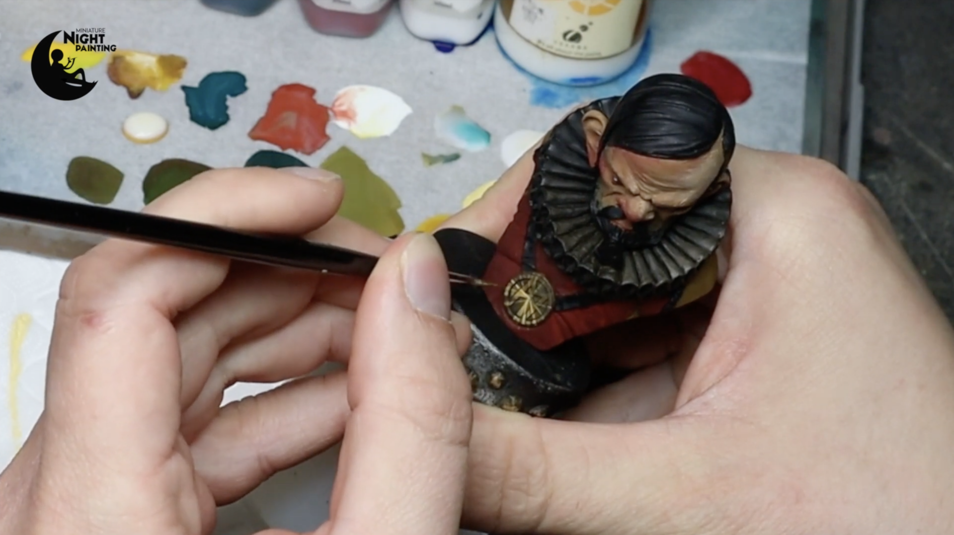 Lukas Zaba painting NMM on Moggy bust